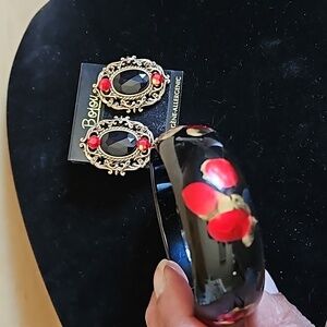 Vintage Black/Red Floral Lucite Bangle Bracelet & Bojou Clip-on Earrings